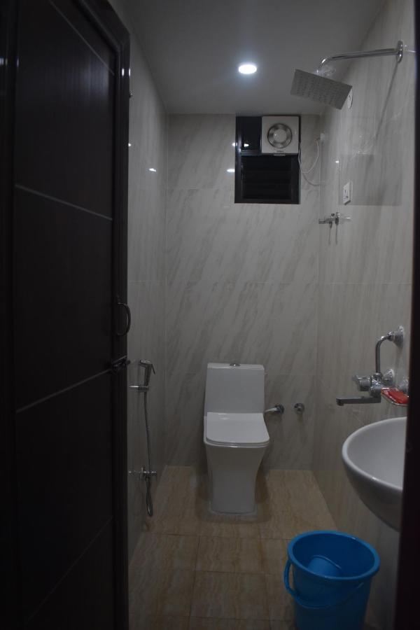 Hotel Lilac Doors Patna  Exteriör bild
